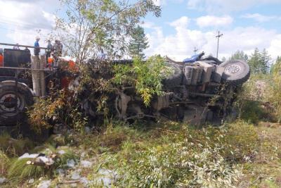 Водитель седельного тягача погиб при ДТП в Ленском районе / ЯСИА   