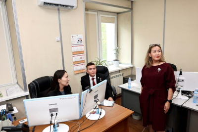 Герой России Игорь Юргин прошёл стажировку в центре «Мои документы» / ЯСИА   