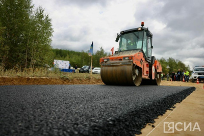 Началось асфальтирование региональной автодороги в Амгинском районе Якутии / ЯСИА   