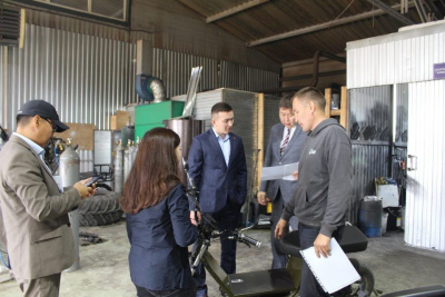 Герой России Игорь Юргин познакомился с работой ключевых предприятий ТОР «Якутия» / ЯСИА   