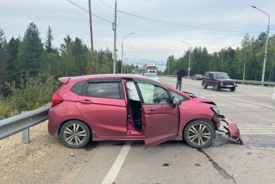 Трех человек госпитализировали после ДТП в Алданском районе Якутии / ЯСИА   