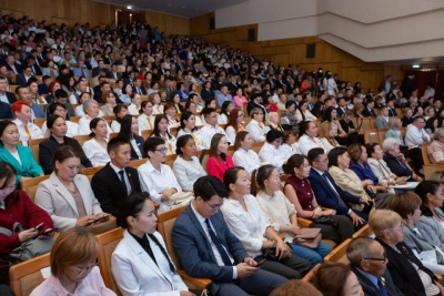 Около шести тысяч работников образования охватило августовское совещание / ЯСИА   