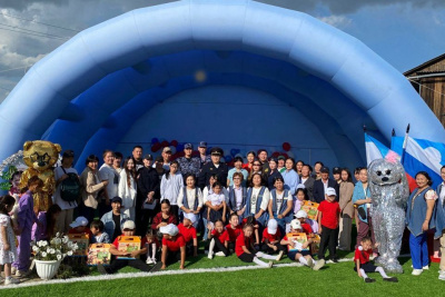 В Якутии росгвардейцы подарили канцелярские принадлежности ребятам из нуждающихся семей / ЯСИА   Республика Саха (Якутия)