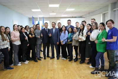 Глава Якутии Айсен Николаев встретился с молодежью Булунского района / ЯСИА  Булунский Республика Саха (Якутия)