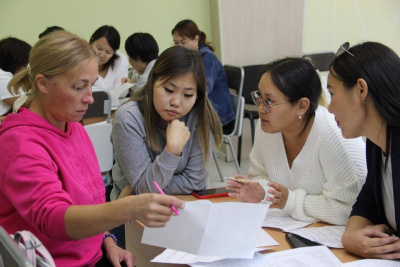 В Якутске стартовали курсы для учителей начальных классов по инновационной методике обучения / ЯСИА Якутск Якутск Республика Саха (Якутия)