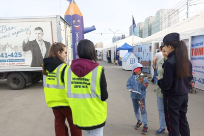 В Якутске школьникам рассказали о ПДД в рамках акции «Безопасный путь в школу» / ЯСИА Якутск Якутск Республика Саха (Якутия)