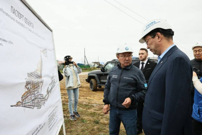 Глава Якутии в Олекминске проверил ход строительства газораспределительных сетей / ЯСИА   