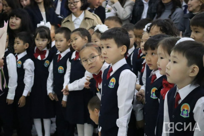 Торжественную линейку провели в Якутской городской национальной гимназии / Нарыйа Пахомова   