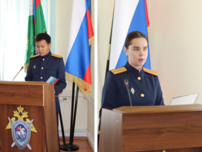 Молодые сотрудники, поступившие на службу в органы СК России, торжественно приняли Присягу в следственном управлении /    