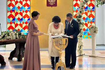 Семья Ефремовых стала первым обладателем знака отличия «Семейная доблесть» в Якутии / ЯСИА   Республика Саха (Якутия)