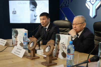 О победах и проигрышах: вышла книга о легендарном якутском борце Александре Иванове / Нарыйа Пахомова   