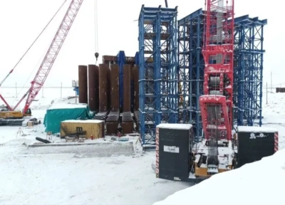 На левом берегу идет монтаж основания под центральный пилон Ленского моста / ЯСИА   