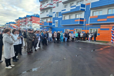 В Томмоте Алданского района Якутии сдали новый дом на 50 квартир / ЯСИА  Алданский 