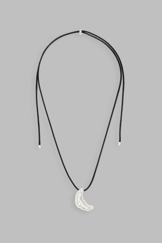 Фигурная подвеска на шнурке