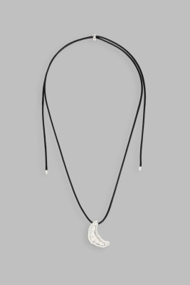 Фигурная подвеска на шнурке