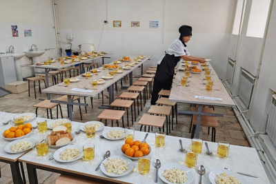 В школах Якутска начали внедрять онлайн-подписку на горячее питание / ЯСИА Якутск Якутск Республика Саха (Якутия)