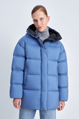 Стеганый пуховик с воротником-стойкой