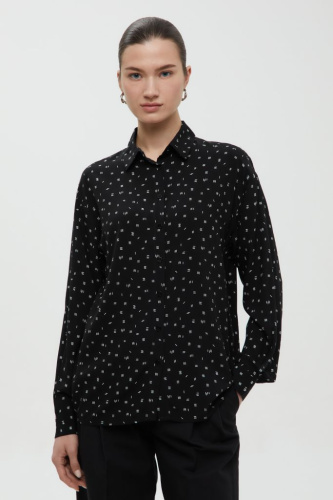 Блузка свободного кроя с отложным воротником