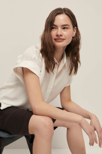 Блузка свободного кроя с коротким рукавом