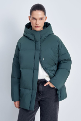 Пуховик с капюшоном и воротником-стойкой