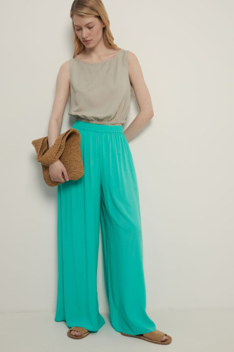 Брюки широкого кроя на резинке