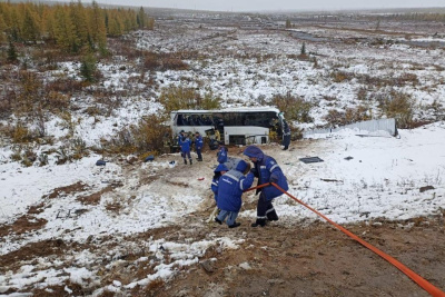 30 человек с места опрокидывания автобуса доставили в Алданскую ЦРБ. Четверо — в реанимации / Нарыйа Пахомова   