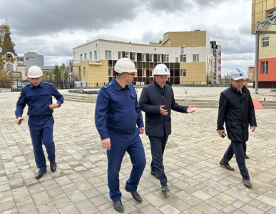 Осень подгоняет строителей /    