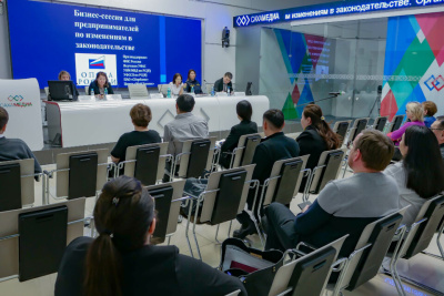 В Якутске прошла бизнес-сессия по налоговым изменениям / Саина Титова   