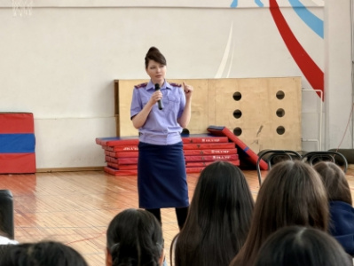 Офицеры СК России провели со школьниками урок правовой грамотности  и кибербезопасности /    