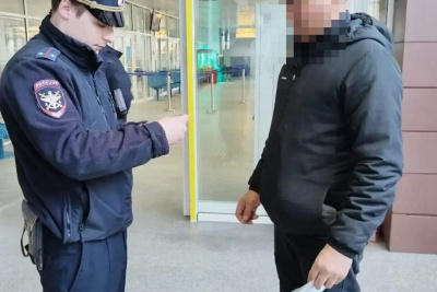 В аэропорту Якутска полицейские выявили нарушителей миграционного законодательства / Алексей Рудых   