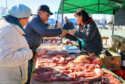 В Якутске открылась традиционная осенняя ярмарка «Продовольствие-2024» / ЯСИА Якутск Якутск Республика Саха (Якутия)
