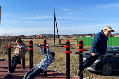 В селе Пригородный Якутска открыли спортивную воркаут-площадку / ЯСИА Якутск Якутск Республика Саха (Якутия)