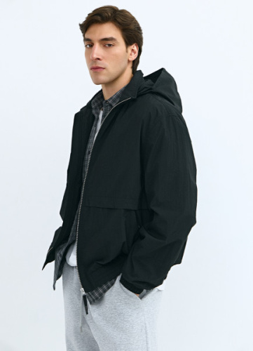 Ветровка с потайным капюшоном, Черный