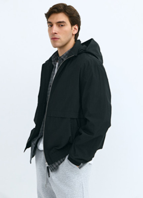 Ветровка с потайным капюшоном, Черный