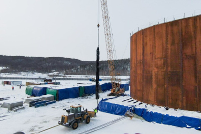 Видео: перемещение первого коффердама Ленского моста к руслу / Саина Титова   
