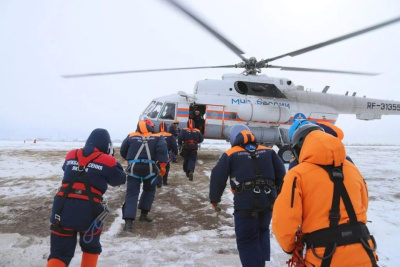 Спасатели Якутии отработали спуски с вертолета в рамках подготовки к паводкам / ЯСИА   