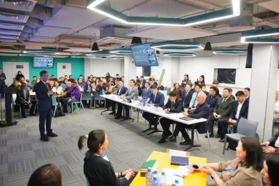 Глава Якутии подвёл итоги стратегической сессии по развитию искусственного интеллекта /    