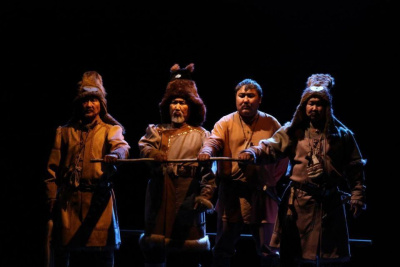 Саха театр открыл новый сезон премьерным спектаклем «Мазары. Путь к царю» / ЯСИА   