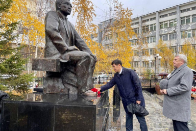 Память академика Владимира Ларионова почтили в Якутске / ЯСИА Якутск Якутск Республика Саха (Якутия)