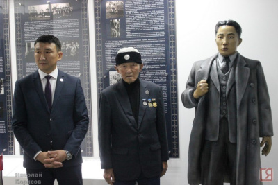 В Якутске открыли стенд и памятник Николаю Тарскому / Николай Борисов Якутск Якутск Республика Саха (Якутия)