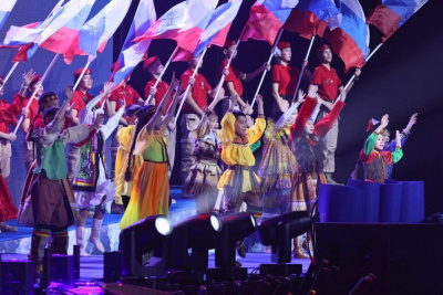 Глава Якутии отметил патриотическую направленность молодежного фестиваля «Муус Устар» / ЯСИА   