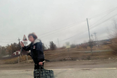 Женщину с ружьем заметили на дороге в Хангаласском районе Якутии / Саина Титова   