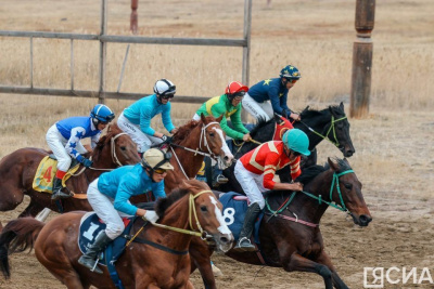 В Якутии состоялись конные скачки с общим призовым фондом 5,3 млн рублей / ЯСИА   Республика Саха (Якутия)
