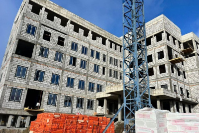 Здание новой поликлиники в Гагаринском округе Якутска готово на 48% / ЯСИА Якутск Якутск Республика Саха (Якутия)