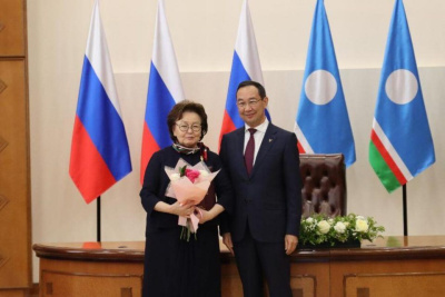 Евгении Михайловой вручили госпремию имени Михаила Алексеева в Якутии / ЯСИА   Республика Саха (Якутия)