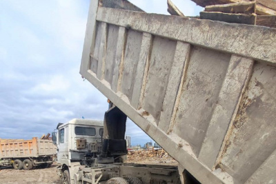 О сбросе мусора и отходов жители Якутска могут сообщить в комитет экологического надзора / ЯСИА Якутск Якутск Республика Саха (Якутия)