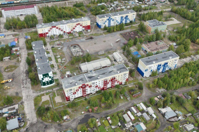 Во всех многоквартирных домах поселка Хани Якутии провели капремонт крыш и фасадов / ЯСИА   