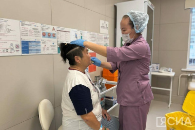 В глазной больнице Якутии впервые провели замену хрусталика пациентке с астигматизмом и катарактой / Саина Титова   