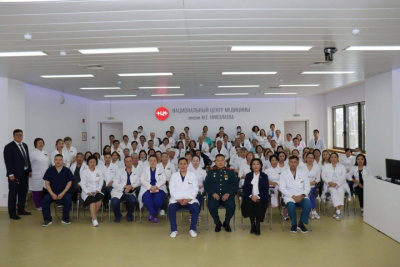 Герой России Родимир Максимов встретился с работниками Республиканской больницы № 1 / ЯСИА   