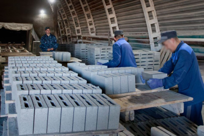 В исправительных колониях Якутии успешно функционируют цехи по производству бетонных блоков / ЯСИА   
